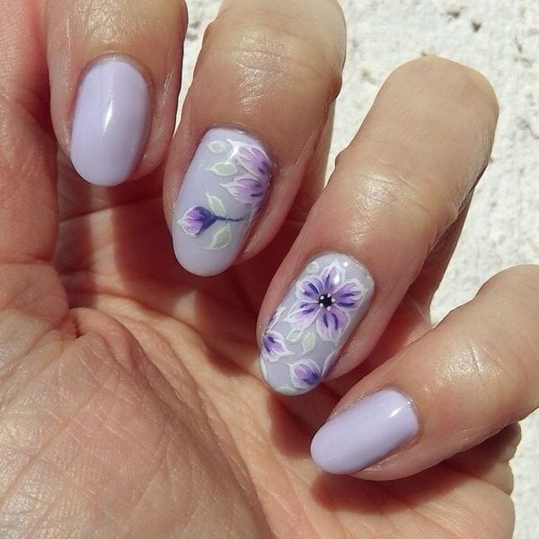 Nail guide of the month: Summer loves purple hand-painted flower