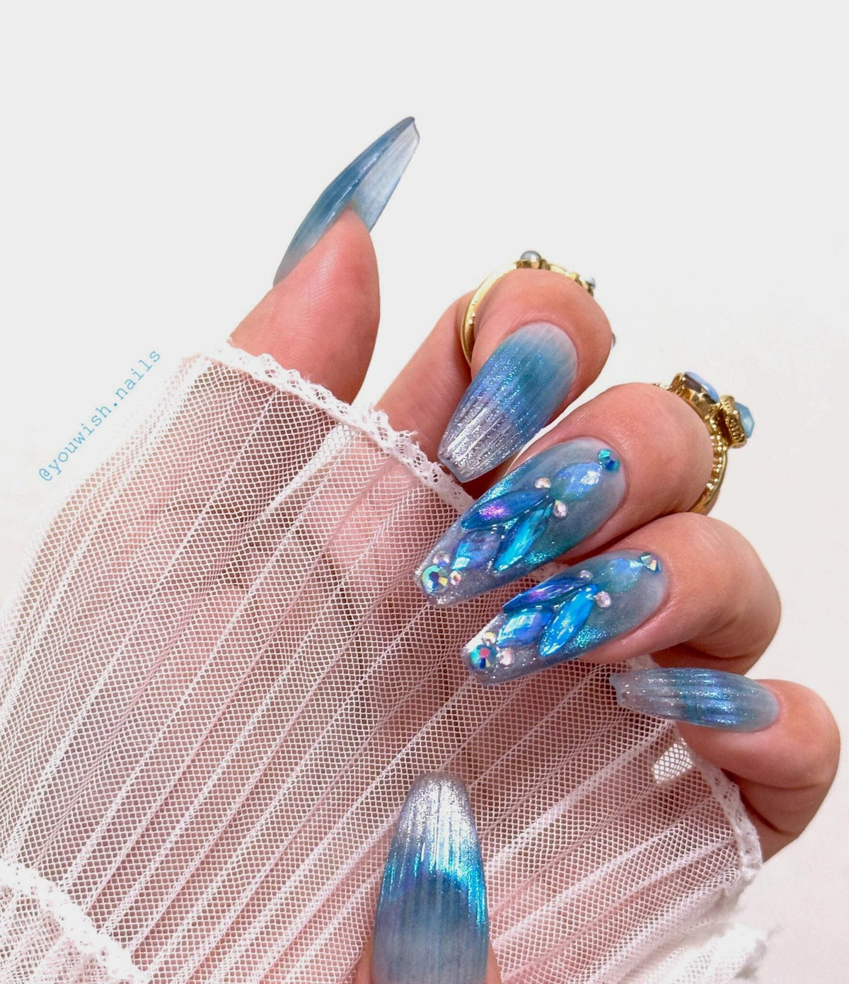 can you take nail polish on a plane？